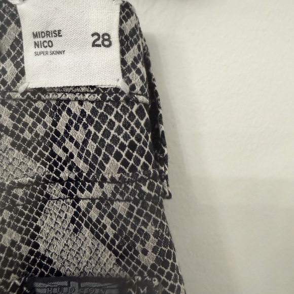 Hudson Nico Mid Rise Super Skinny Snake Pattern  - Black and Gray Size 28 Pants - Picture 9 of 16